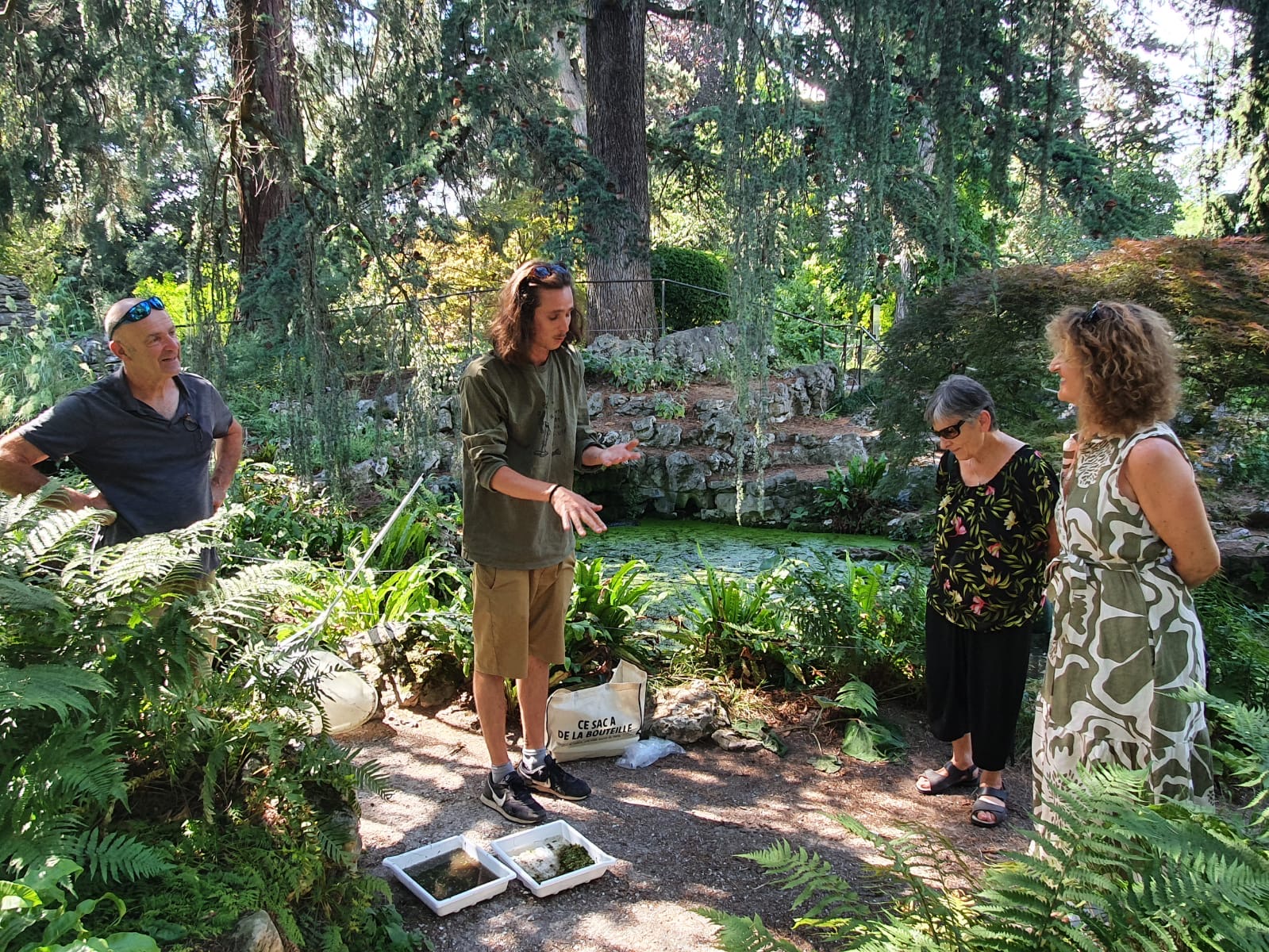 Atelier au bord d'un plan d'eau